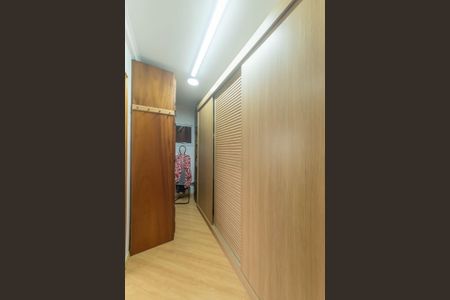 Casa à venda com 300m², 4 quartos e 4 vagasSuíte 1 - Closet