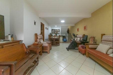 Casa à venda com 300m², 4 quartos e 4 vagasSalão de Festas