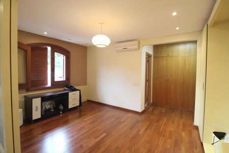 Casa à venda com 460m², 4 quartos e 4 vagasSala