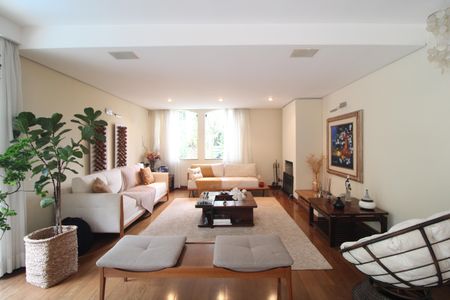 Casa à venda com 460m², 4 quartos e 4 vagasSala