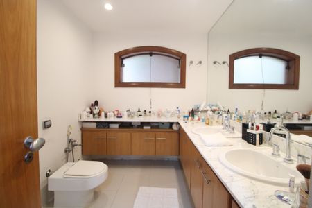 Casa à venda com 460m², 4 quartos e 4 vagasBanheiro da Suíte 3