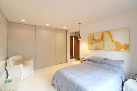 Casa à venda com 460m², 4 quartos e 4 vagasSuíte 1