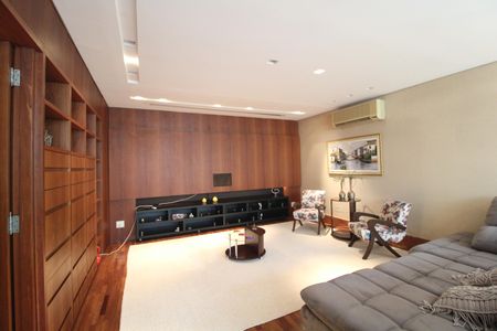 Casa à venda com 460m², 4 quartos e 4 vagasSala