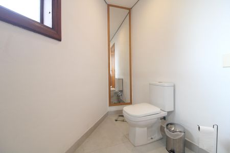 Casa à venda com 460m², 4 quartos e 4 vagasBanheiro da Suíte 1