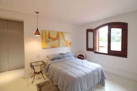 Casa à venda com 460m², 4 quartos e 4 vagasSuíte 2