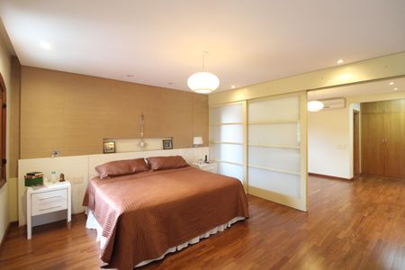 Casa à venda com 460m², 4 quartos e 4 vagasSuíte 3