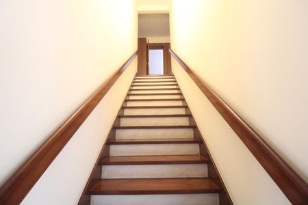 Casa à venda com 460m², 4 quartos e 4 vagasEscadas 