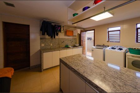 Casa à venda com 444m², 5 quartos e 3 vagasÁrea de serviço