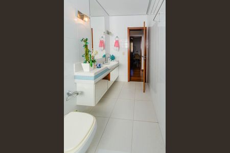 Casa à venda com 444m², 5 quartos e 3 vagasBanheiro