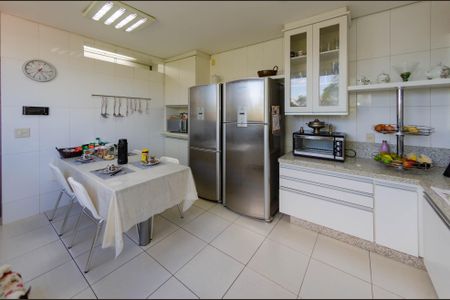 Casa à venda com 444m², 5 quartos e 3 vagasCozinha