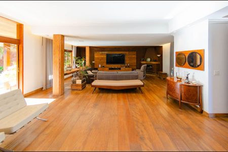 Casa à venda com 444m², 5 quartos e 3 vagasSala