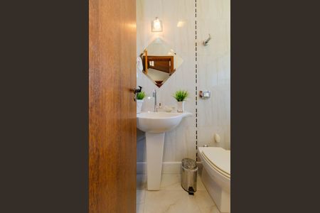 Casa à venda com 444m², 5 quartos e 3 vagasBanheiro suíte 1