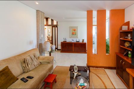 Casa à venda com 444m², 5 quartos e 3 vagasSala 2