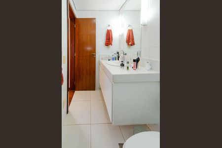 Casa à venda com 444m², 5 quartos e 3 vagasBanheiro suíte 3