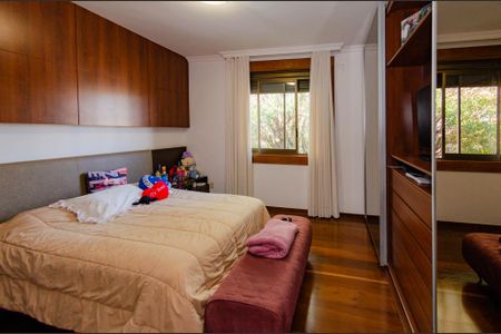 Casa à venda com 444m², 5 quartos e 3 vagasSuíte 4