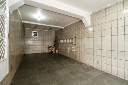 Casa à venda com 196m², 2 quartos e 3 vagas Casa à venda com 196m², 2 quartos e 3 vagasGaragem