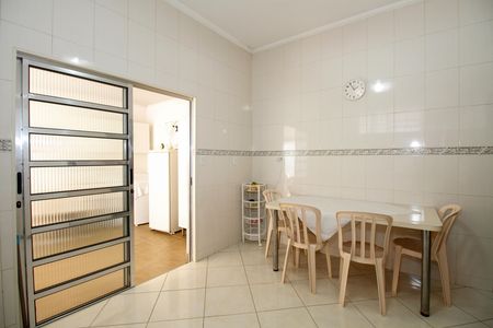 Casa à venda com 196m², 2 quartos e 3 vagas Casa à venda com 196m², 2 quartos e 3 vagasCozinha