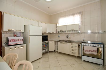 Casa à venda com 196m², 2 quartos e 3 vagas Casa à venda com 196m², 2 quartos e 3 vagasCozinha