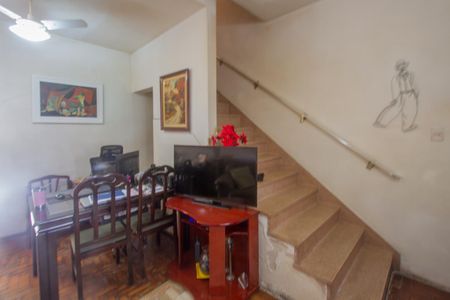 Casa à venda com 119m², 2 quartos e 1 vagaSala