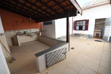 Casa à venda com 152m², 3 quartos e 3 vagasQuintal