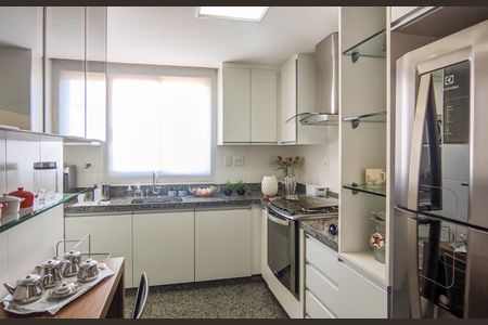 Apartamento à venda com 200m², 4 quartos e 3 vagasCozinha