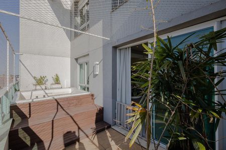 Apartamento para alugar com 250m², 3 quartos e 2 vagasVaranda