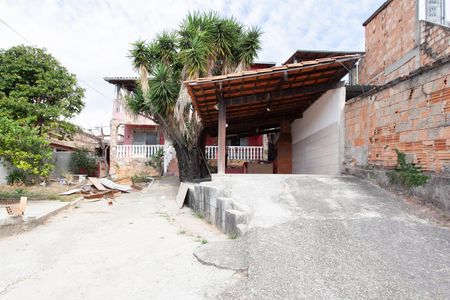 Casa à venda com 300m², 5 quartos e 5 vagasFachada