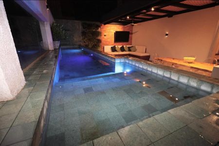 Apartamento à venda com 305m², 2 quartos e 2 vagasPiscina