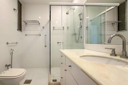 Apartamento para alugar com 170m², 3 quartos e 1 vaga Apartamento para alugar com 170m², 3 quartos e 1 vagaSuíte