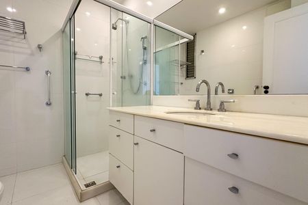 Apartamento para alugar com 170m², 3 quartos e 1 vaga Apartamento para alugar com 170m², 3 quartos e 1 vagaSuíte
