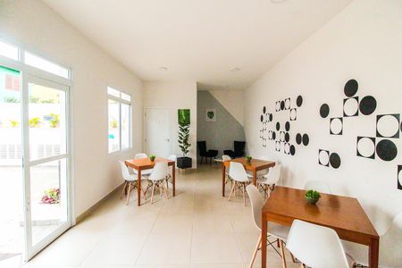 Apartamento para alugar com 47m², 2 quartos e 1 vaga Apartamento para alugar com 47m², 2 quartos e 1 vagaÁrea comum - Salão de festas