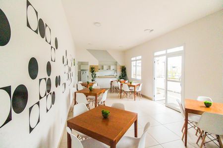 Apartamento para alugar com 47m², 2 quartos e 1 vaga Apartamento para alugar com 47m², 2 quartos e 1 vagaÁrea comum - Salão de festas