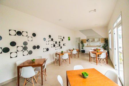 Apartamento para alugar com 47m², 2 quartos e 1 vaga Apartamento para alugar com 47m², 2 quartos e 1 vagaÁrea comum - Salão de festas