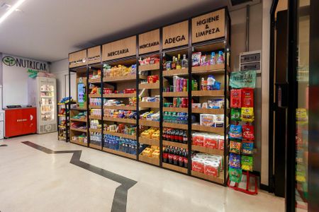 Studio para alugar com 28m², 0 quarto e sem vaga Studio para alugar com 28m², 0 quarto e sem vagaMini Mercado