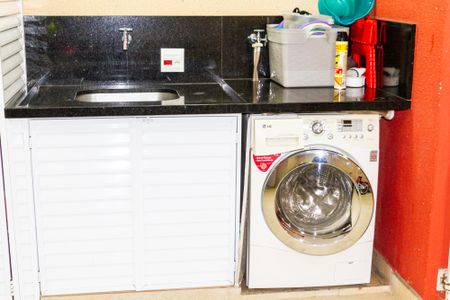 Casa de condomínio à venda com 140m², 3 quartos e 4 vagasLavanderia