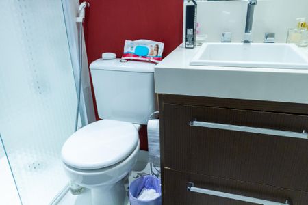 Casa de condomínio à venda com 140m², 3 quartos e 4 vagasBanheiro 