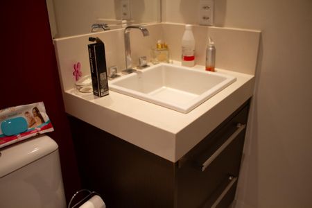 Casa de condomínio à venda com 140m², 3 quartos e 4 vagasBanheiro 