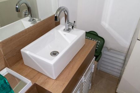 Casa de condomínio à venda com 140m², 3 quartos e 4 vagasLavabo 1