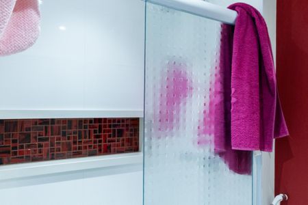 Casa de condomínio à venda com 140m², 3 quartos e 4 vagasBanheiro