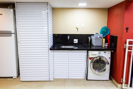 Casa de condomínio à venda com 140m², 3 quartos e 4 vagasLavanderia