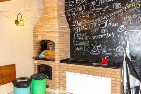 Casa de condomínio à venda com 140m², 3 quartos e 4 vagasChurrasqueira