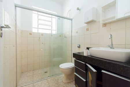 Casa para alugar com 340m², 6 quartos e 1 vaga Casa para alugar com 340m², 6 quartos e 1 vagaBanheiro 2