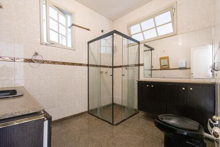 Casa para alugar com 340m², 6 quartos e 1 vaga Casa para alugar com 340m², 6 quartos e 1 vagaBanheiro 1