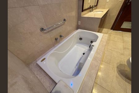 Apartamento à venda com 210m², 3 quartos e 1 vagaBanheiro social 1