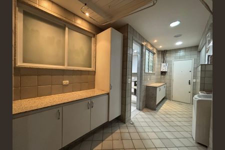 Apartamento à venda com 210m², 3 quartos e 1 vagaÁrea de serviço