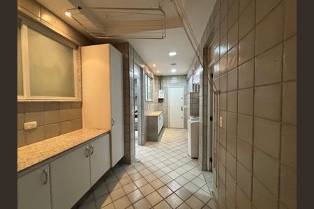 Apartamento à venda com 210m², 3 quartos e 1 vagaÁrea de serviço