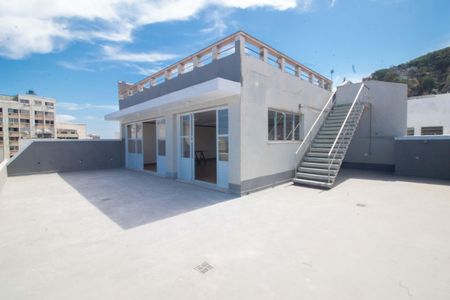 Apartamento à venda com 210m², 3 quartos e 1 vagaCobertura - área comum com vista para o mar