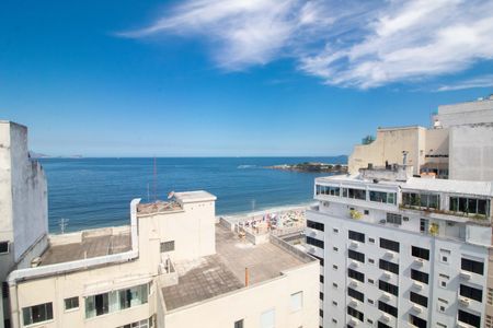 Apartamento à venda com 210m², 3 quartos e 1 vagaCobertura - área comum com vista para o mar