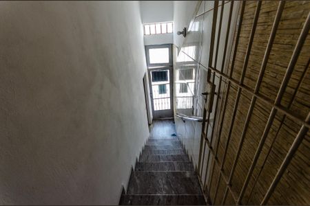 Apartamento para alugar com 45m², 1 quarto e sem vaga Apartamento para alugar com 45m², 1 quarto e sem vagaEscada