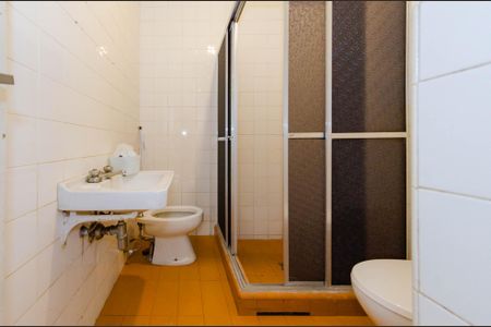 Casa à venda com 1000m², 5 quartos e 8 vagas Casa à venda com 1000m², 5 quartos e 8 vagasBanheiro de serviço